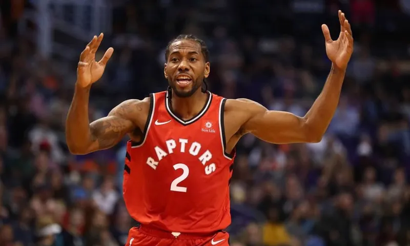 Kawhi Leonard seguirá en Toronto tras acordar extensión por $115 millones