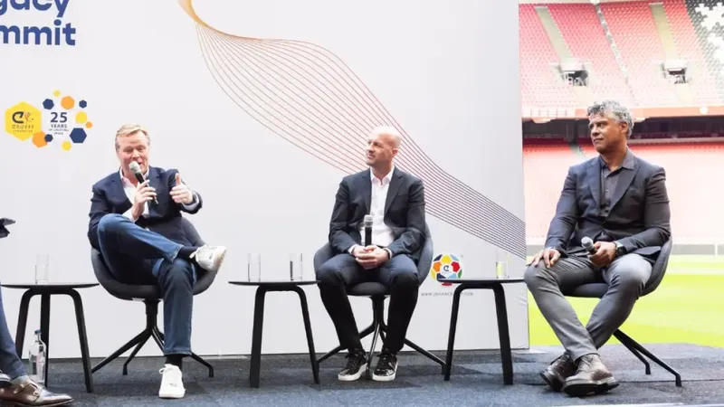 Rijkaard, Koeman y Jordi Cruyff, invitados de lujo en el palco del Spotify Camp Nou