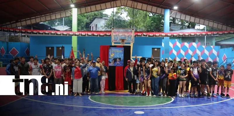 Familias y atletas celebran la remodelación del Centro Deportivo Omar Mercado en Siuna