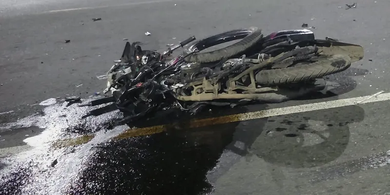 Motociclista fallece tras ser impactado por una rastra en la Carretera Nueva a León