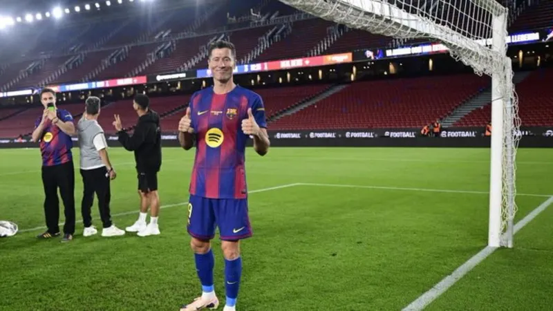 El adiós de leyenda de Lewy: lágrimas, ovación, manteo, pasillo y celebración íntima
