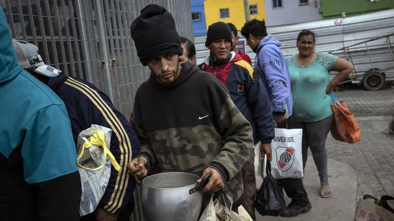 La pobreza es la principal causa de discriminación en gran parte de América Latina, según encuesta
