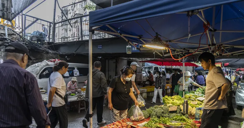 Inflación de China se acelera por primera vez desde abril; precios industriales superan previsiones
