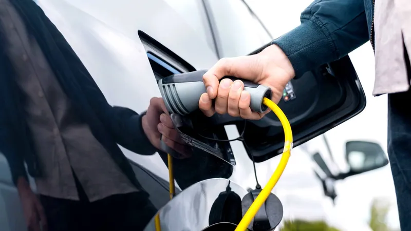 El coche eléctrico genera dudas: solo un 8 % de los conductores europeos se compraría un automóvil de cero emisiones