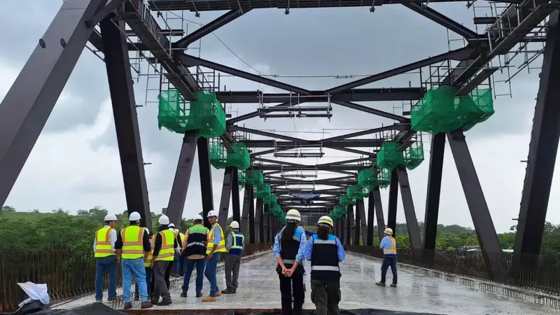 Ocho estudiantes de UNICYT visitan puente de Mulukukú