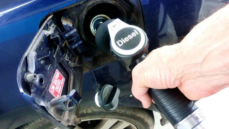 Mal comienzo de vacaciones: la vuelta al IVA de 21 % para la gasolina 'se come' la bonificación de 15 céntimos decretada por el Gobierno y el precio se dispara un 5,6 %