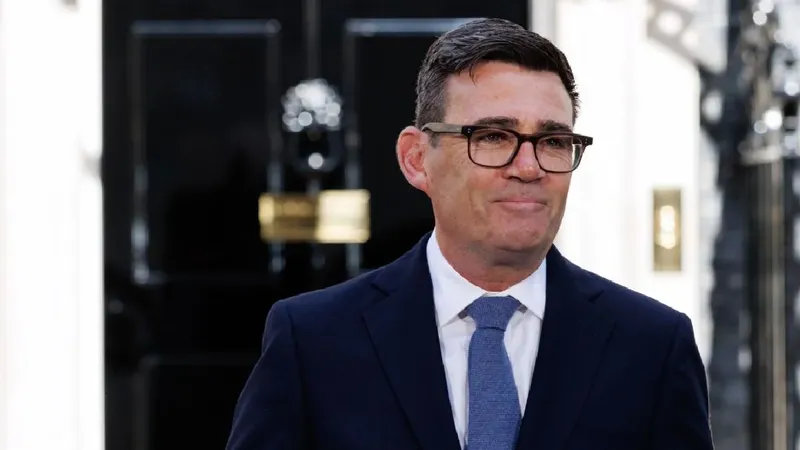 Burnham estrena mandato con un recorte fiscal para aliviar el costo de vida