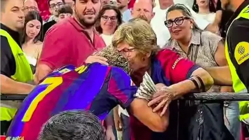 Fermín y el tierno gesto con su abuela en Sevilla