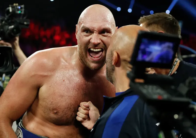 Tyson Fury llama cobardes a Joshua y Hearn por querer cancelar la pelea