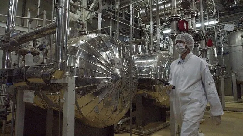 Irán afirma que el uranio enriquecido no saldrá del país tras eventual acuerdo con EEUU