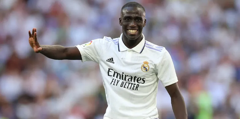 Jugador del Real Madrid enfrenta juicio por ataque de sus perros a un menor