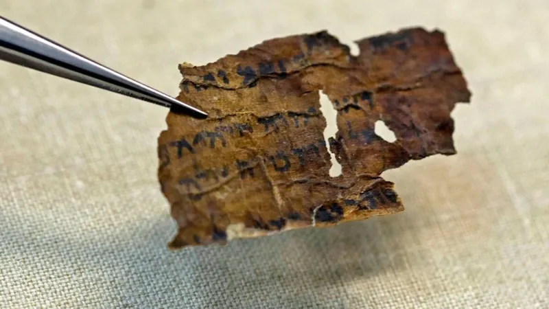 Durante casi 2.000 años, los Manuscritos del Mar Muerto guardaron un misterio. Una inteligencia artificial acaba de encontrar algo que podría cambiar su historia