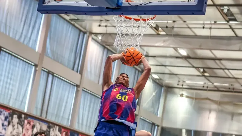 Mohamed Dabone hace de las suyas y el Barça vence con contundencia