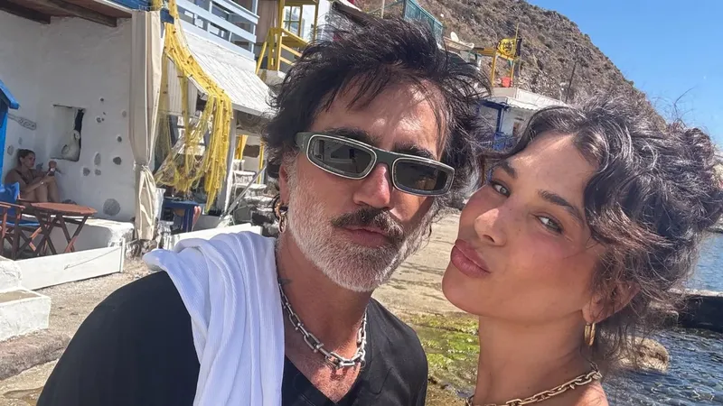 Alejandro Fernández abre su corazón y le dedica un mensaje lleno de ternura a Karla Laveaga en su día especial
