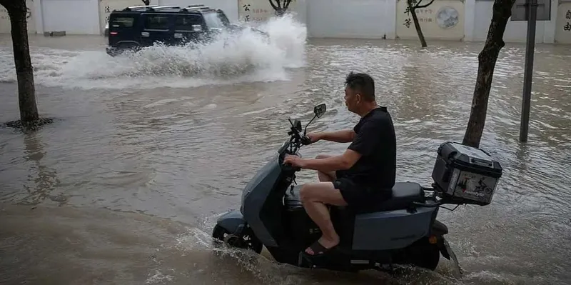 China enfrenta una crisis climática con inundaciones y alerta máxima