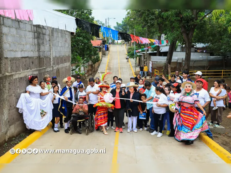 Familias del barrio Israel Galeano estrenan nuevas calles