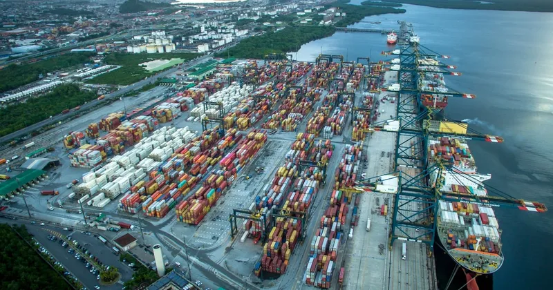 Brasil logra superávit comercial mayor al previsto pese a los aranceles de Trump