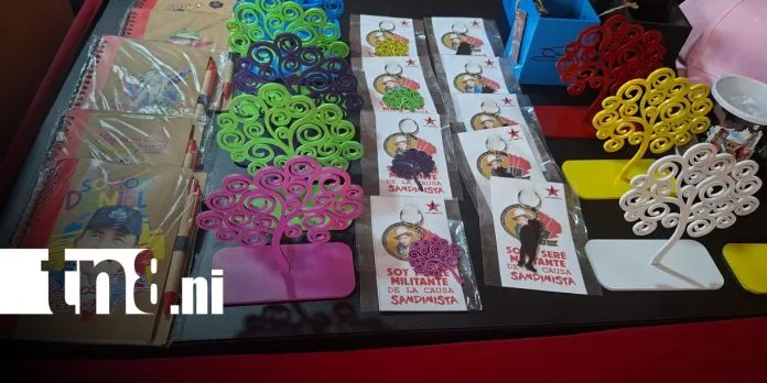 Revolución llena de color rojinegro los comercios capitalinos rumbo al 19 de Julio