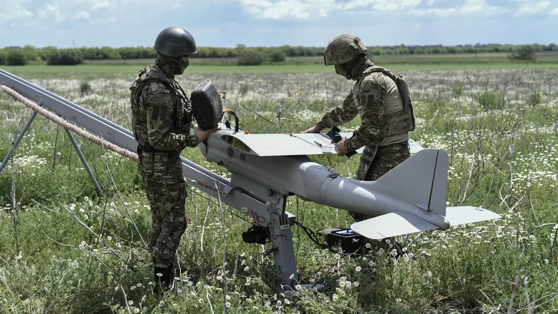 Fuerzas rusas liberan 3 localidades e interceptan más de 800 drones ucranianos en un día de combates