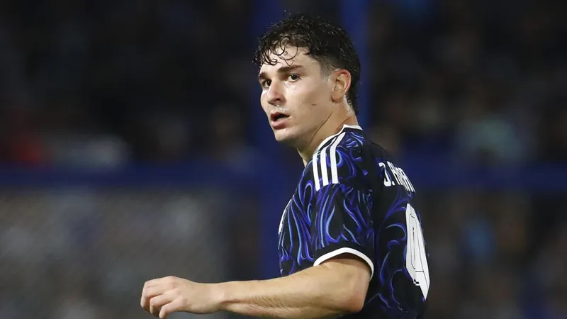 Julián Álvarez medita hacer un gesto en clave Barça