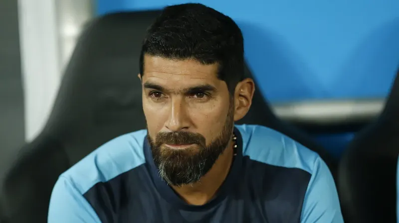 El “Loco” Abreu perdió la cabeza al invadir la cancha y arriesga severa sanción de la Disciplinaria
