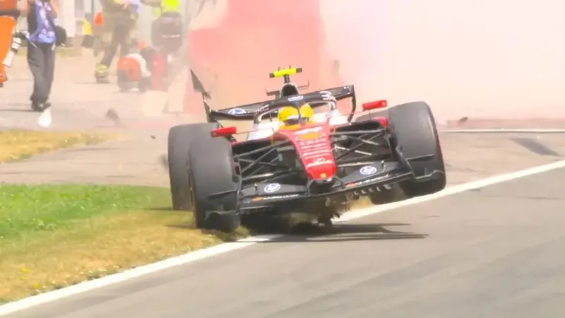El líder asusta y accidente de Hamilton: destroza su Ferrari antes de la clasificación