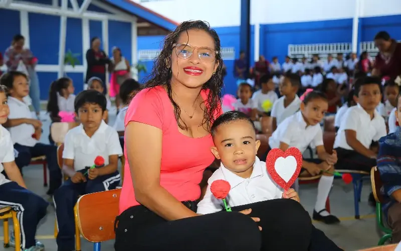 “Hacia el Día de las Madres en amplia celebración de la Paz”