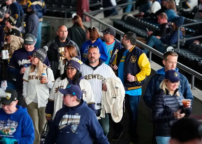 Milwaukee celebra en las calles el título de los Cerveceros