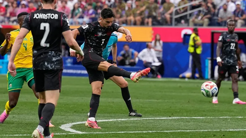 El gol de Eustaquio sobre la bocina que mete a Canadá en los octavos