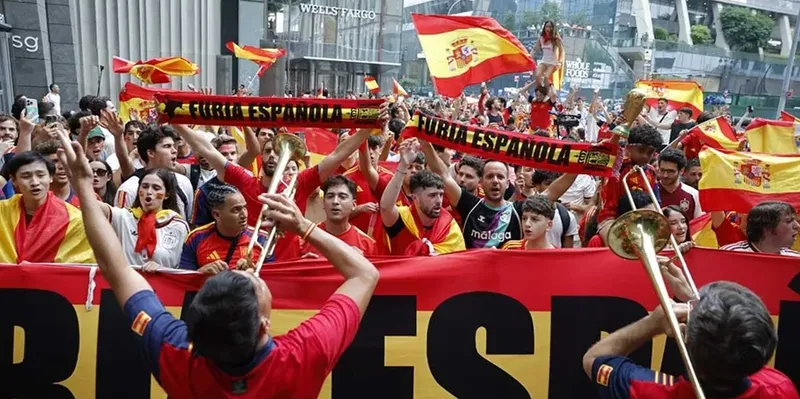 España se viste de gala para la final del Mundial ante Argentina