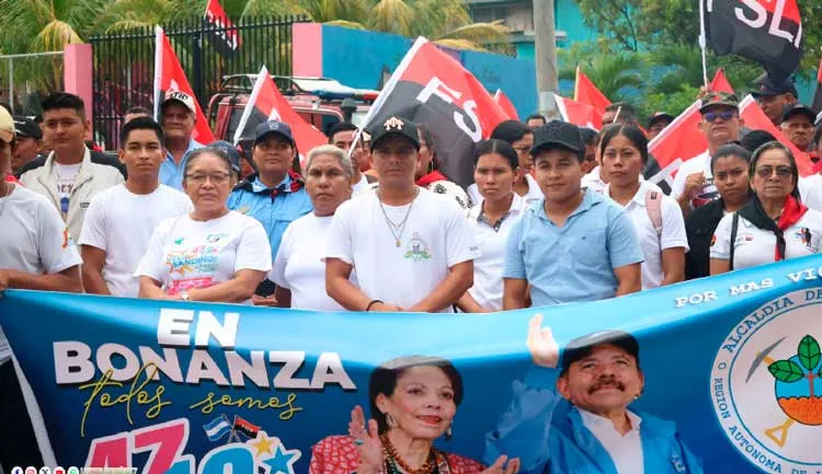 Multitudinaria caminata desborda principales calles de Bonanza