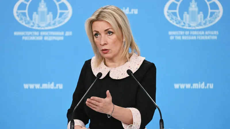 Estrategas de la OTAN "deberían reflexionar" antes de llevar al mundo al desastre, afirma Zajárova