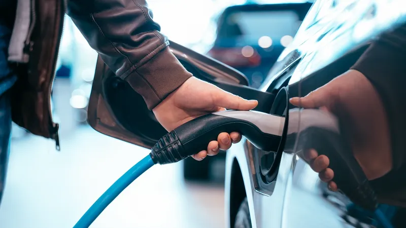 Europa cambia las reglas de los cargadores eléctricos y obliga a los operadores a enseñar sus cartas: estas son las nuevas obligaciones