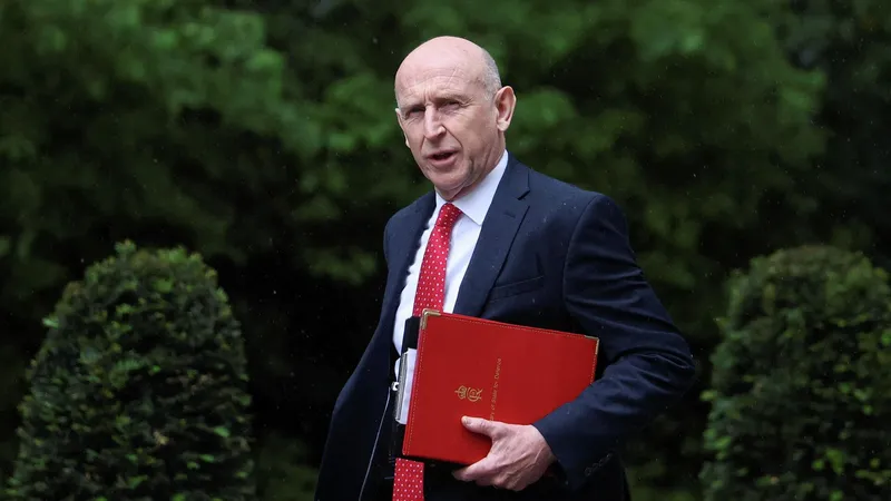 El secretario de Defensa británico dimite en medio de una disputa con Starmer por el presupuesto