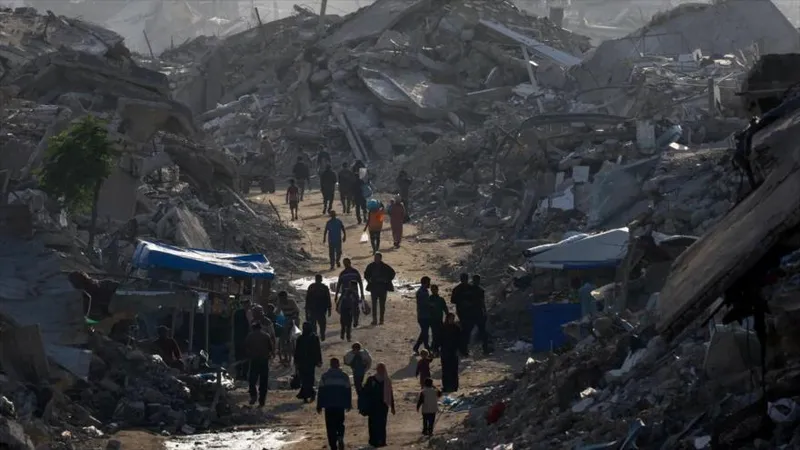 “Reducidos a escombros” Angelina Jolie comparte fotos de destrucción israelí de Gaza