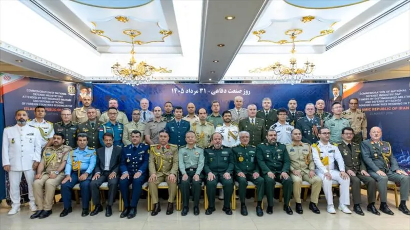 Ministro interino de Defensa de Irán se reúne con agregados militares extranjeros