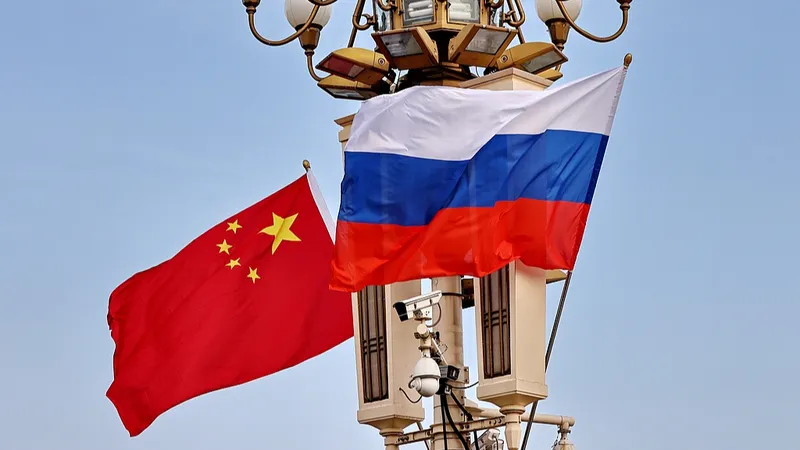 Xi Jinping y Putin asisten a ceremonia de firma de documentos de cooperación