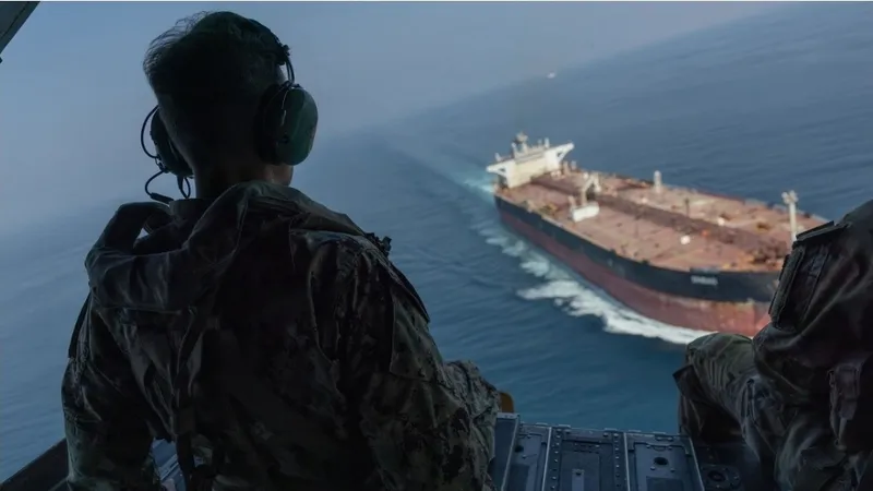EE.UU advierte a aliados en el Golfo de una posible “corta e intensa campaña militar” contra Irán