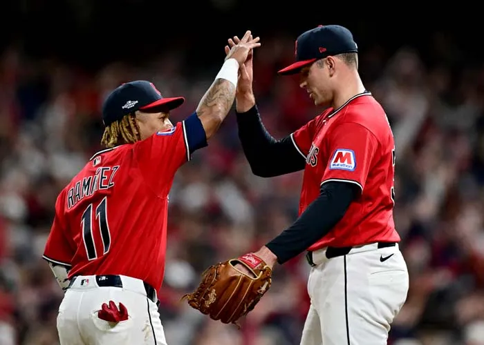 Guardianes y Rays hacen cambio en sus rosters para la Serie de Campeonato