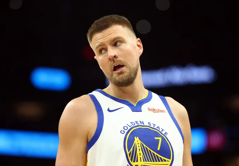 Golden State busca la salida de Porzingis