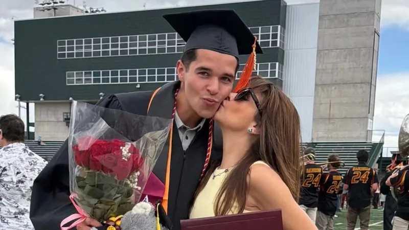 Itatí Cantoral celebra con orgullo la graduación universitaria de su hijo Roberto