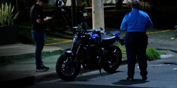 Capitalino muere tras impactar la moto que conducía contra una camioneta
