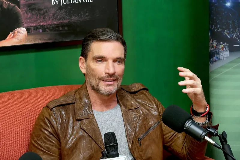 Julián Gil habla sobre las imágenes falsas creadas con IA junto a su hijo Matías