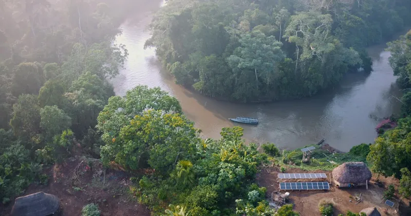 Estos botes solares evitan usar 26.000 galones de gasolina en la Amazonía ecuatoriana