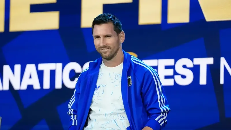 Messi se rinde a Lamine y sigue declarando su amor al Barça
