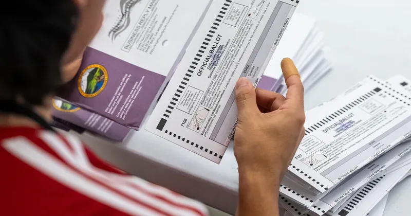 Jueza federal impide al Servicio Postal aplicar nuevas reglas al voto por correo en EE.UU.