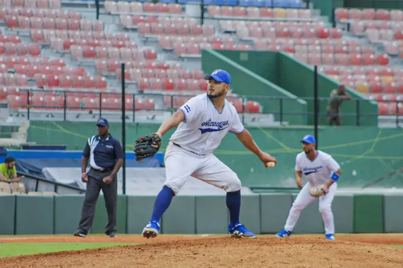 Dílmer coqueteó con el “No-Hitter» y Nicaragua avanza a la súper ronda