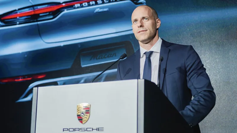 Daniel Schmollinger, jefe de Porsche, da un respiro a los puristas: su coche más icónico “por el momento, se mantiene como está”
