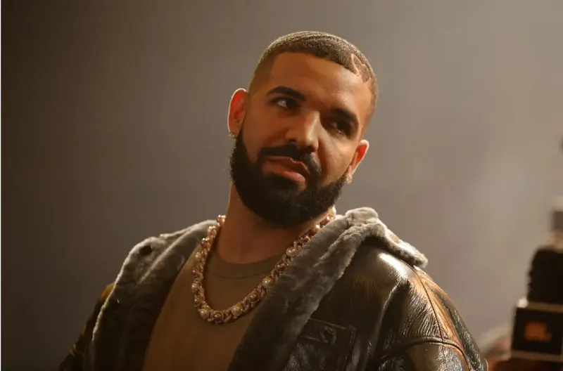 Drake sorprende a fans de Karol G como invitado en Houston para ‘Ahí’, ‘Janice STFU’ y ‘One Dance’