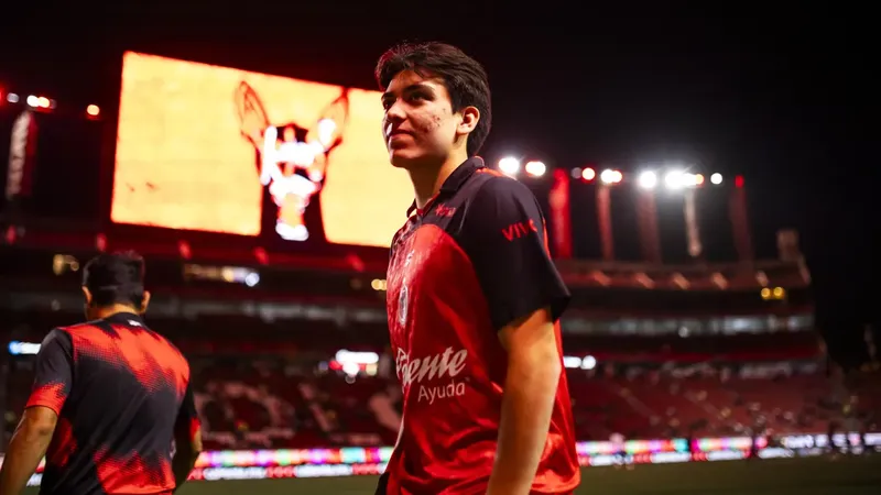 Gilberto Mora es cobijado por la magia de Messi mientras se alista para regresar con Xolos